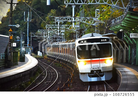 定光寺駅に停車するJR東海315系電車 定光寺駅に停車するJR東海315系電車 108726555