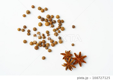 Allspice and anise stars on white background 108727125