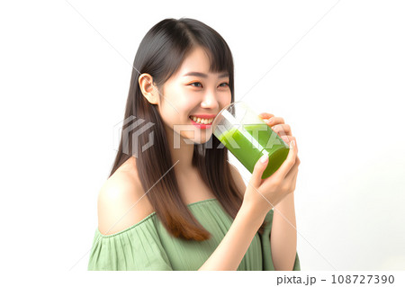 青汁を飲む女性　AI生成 108727390