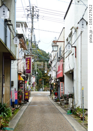 三朝温泉の昼間の風景 108727622