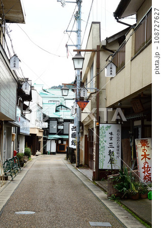 三朝温泉の昼間の風景 108727627
