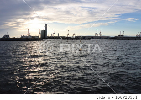 名古屋港海上交通センター 108728551