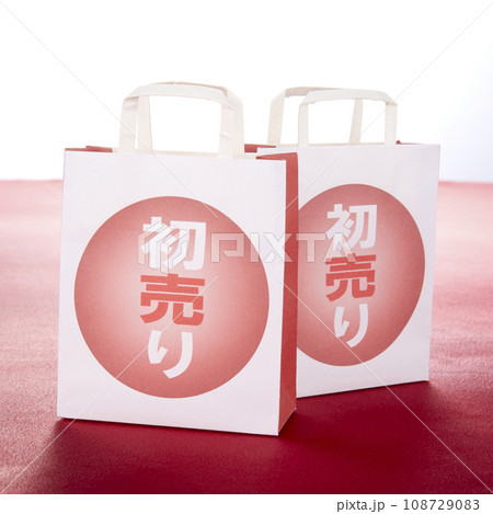 初売りイメージ_赤バック 初売りイメージ_赤バック 108729083