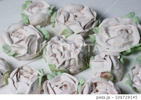 Flowers from marshmallows. Homemade marshmallows. Laid out on white boards. Flowers from marshmallows. Homemade marshmallows. Laid out on white boards. 108729145