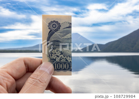 富士山に千円札を重ねてみた 富士山に千円札を重ねてみた 108729984
