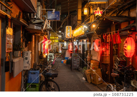 《東京都》昭和レトロな路地裏飲み屋街・三軒茶屋 108731225