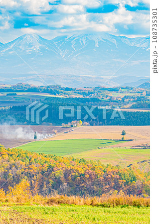 秋の美瑛の風景 秋の美瑛の風景 108735301