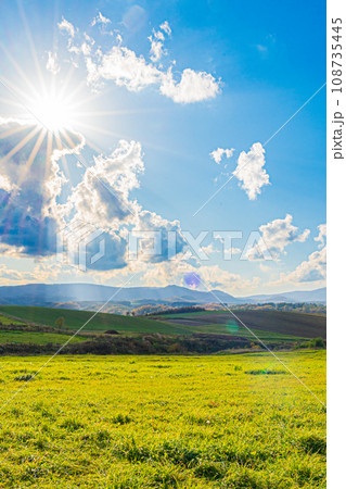 美瑛の秋の風景 美瑛の秋の風景 108735445