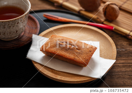 お茶とフィナンシェ 108735472