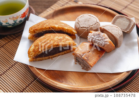 季節の和菓子  季節の和菓子  108735478