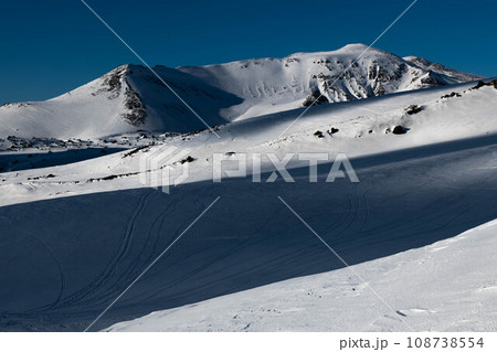 春の大雪山 春の大雪山 108738554