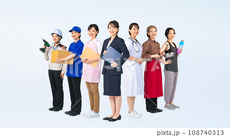 様々な職業のユニフォームを着た同一人物のグループ　転職　進路　専門学校　切り抜き全身写真 108740313