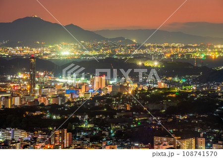 山口県　下関市　海峡ゆめタワーからの夜景 108741570