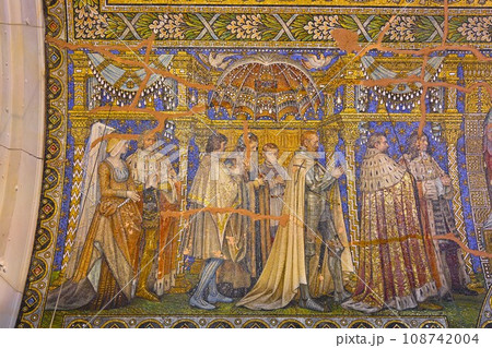 カイザー・ヴィルヘルム記念教会の天井モザイク／ベルリン，ドイツ 108742004