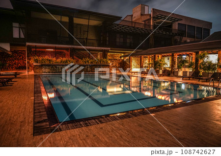 豪華ホテルのプールのイメージ（スリランカ） 108742627