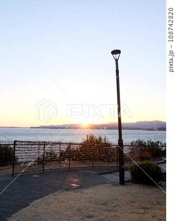 静岡県浜松市_浜名湖ハートロックからの夕日9_2023_2月 静岡県浜松市_浜名湖ハートロックからの夕日9_2023_2月 108742820