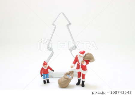 a mini figure of the Santa Claus 108743342