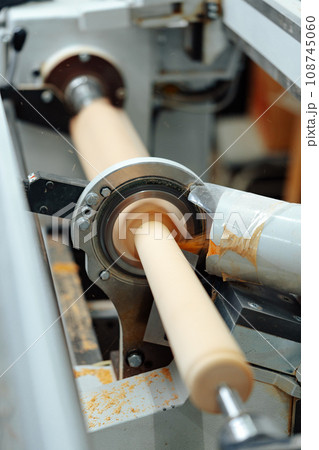 Process of making balusters from wood in furniture manufacture 108745060