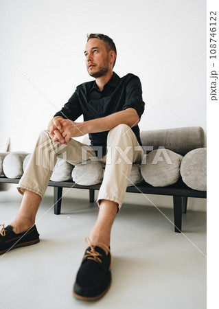 Portrait of a man in black shirt posing in photostudio 108746122