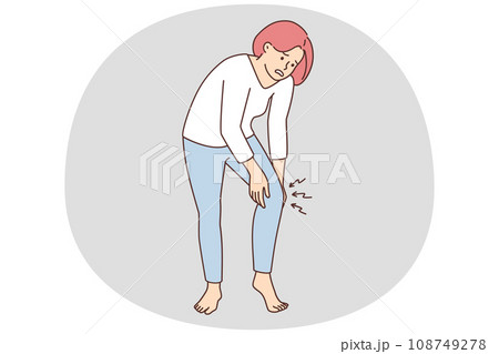 Unhealthy woman suffer from knee pain 108749278
