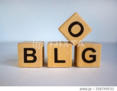 Concept word 'blog' on wooden cubes on a beautiful white background. Business concept. Copy space. 108749532