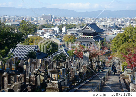 秋の金戒光明寺 境内 京都市左京区黒谷 秋の金戒光明寺 境内 京都市左京区黒谷 108751880