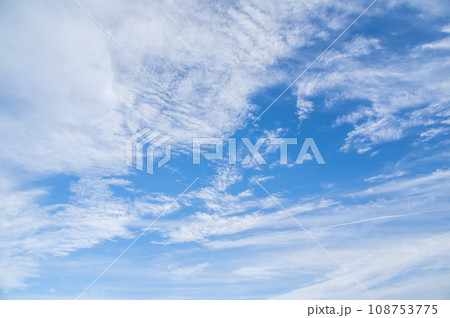 【自然・背景素材】青空と雲模様 108753775