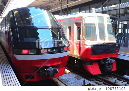 中部国際空港駅に臨時停車する名鉄 1200系 パノラマsuper  108755105