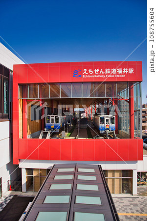 開業間近の北陸新幹線福井駅 108755604