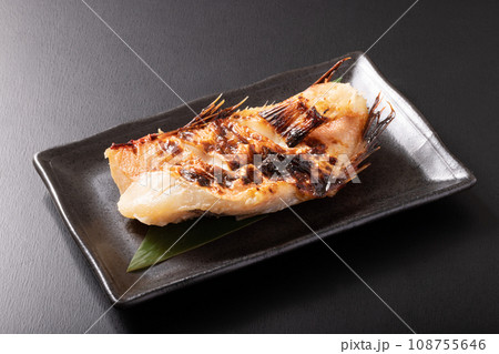 赤魚の塩焼き 赤魚の塩焼き 108755646