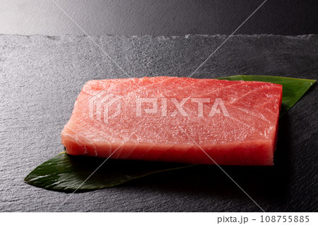 三陸塩釜ひがしもの　ブランドまぐろ　(めばちまぐろ　赤身)　日本太平洋沖合北部 108755885