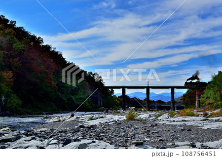 秩父鉄道　荒川橋梁とSLパレオエクスプレス号の風景 108756451