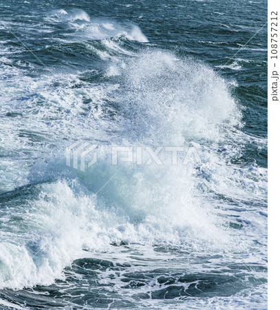 航跡・太陽・波・船旅 108757212