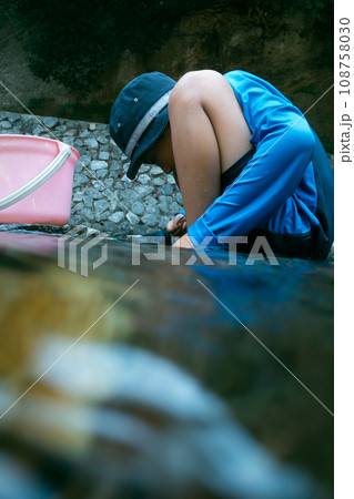 play in the river 108758030