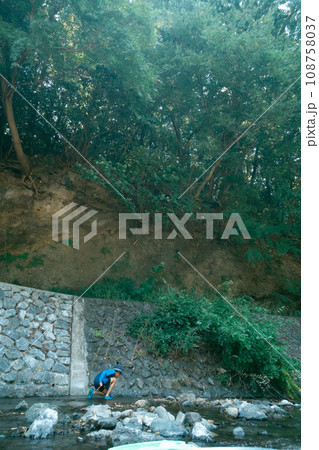 play in the river 108758037