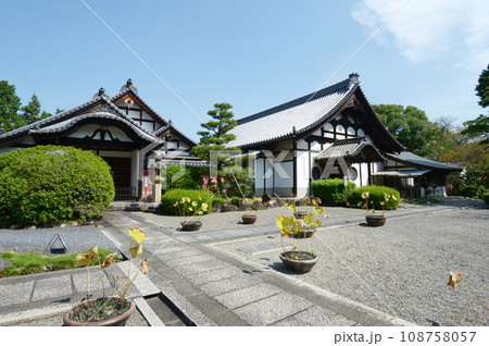 当麻寺 奥院の境内 奈良県葛城市當麻 当麻寺 奥院の境内 奈良県葛城市當麻 108758057