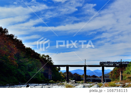 秩父鉄道 荒川橋梁と列車の風景 秩父鉄道 荒川橋梁と列車の風景 108758115