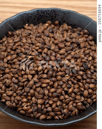 麦茶　六条大麦 108758694