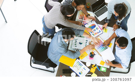 Happy business people meeting present graph chart investment, business data in meeting room. Group of business people meeting in conference room. Asian businessman speech, present teamwork partnership Happy business people meeting present graph chart investment, business data in meeting room. Group of business people meeting in conference room. Asian businessman speech, present teamwork partnership 108761097