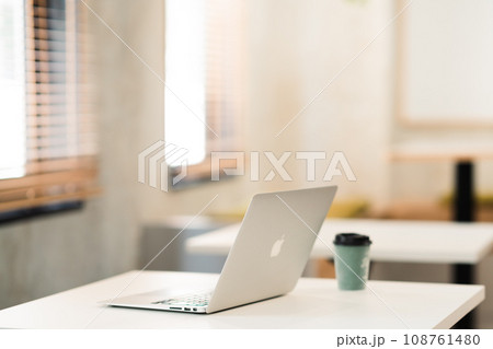 AIモデル用ビジネス素材 108761480