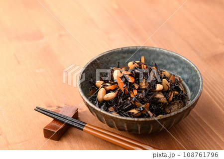 栄養たっぷり　ひじきの煮物 108761796