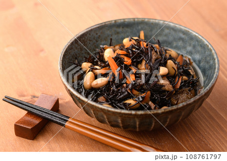 栄養たっぷり　ひじきの煮物 108761797