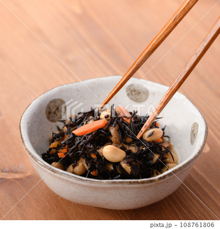 栄養たっぷり　ひじきの煮物 108761806