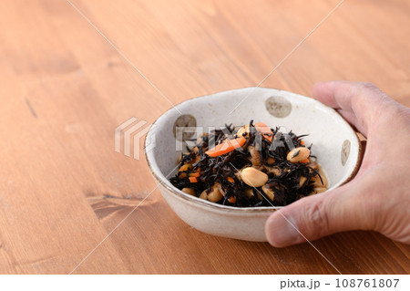 栄養たっぷり ひじきの煮物 栄養たっぷり ひじきの煮物 108761807
