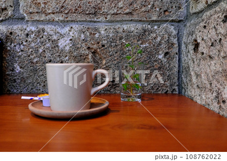 コーヒーカップに入ったコーヒー コーヒーカップに入ったコーヒー 108762022
