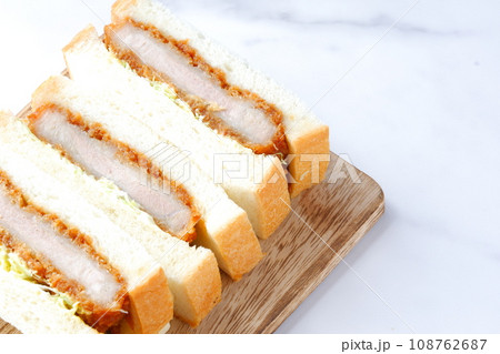 おいしいヒレカツサンド 108762687