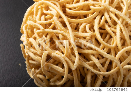 硬焼きそば 極太麺 硬焼きそば 極太麺 108765642