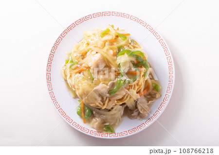 あんかけ硬焼きそば〔豚バラ　白菜　人参　ピーマン〕　極太麺 108766218