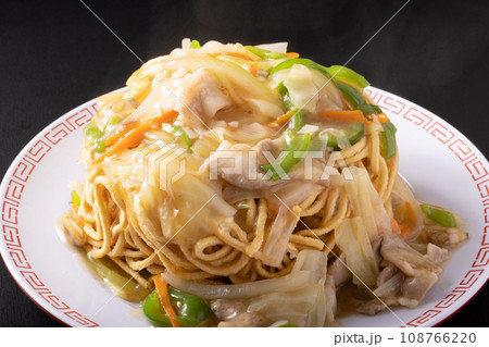 あんかけ硬焼きそば〔豚バラ　白菜　人参　ピーマン〕　極太麺 108766220