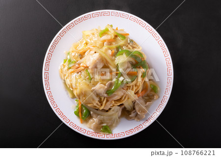 あんかけ硬焼きそば〔豚バラ　白菜　人参　ピーマン〕　極太麺 108766221